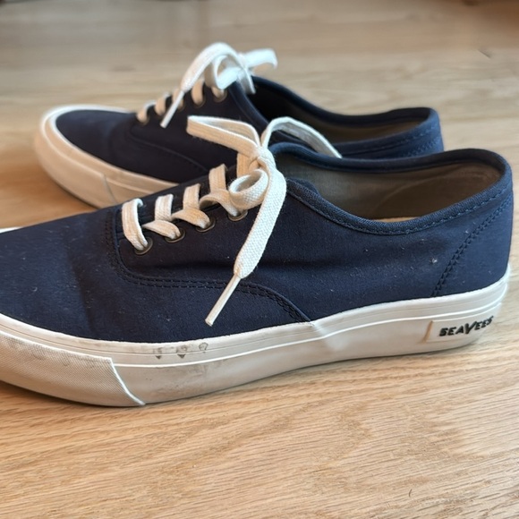 SeaVees Size 8.5 - Picture 2 of 3
